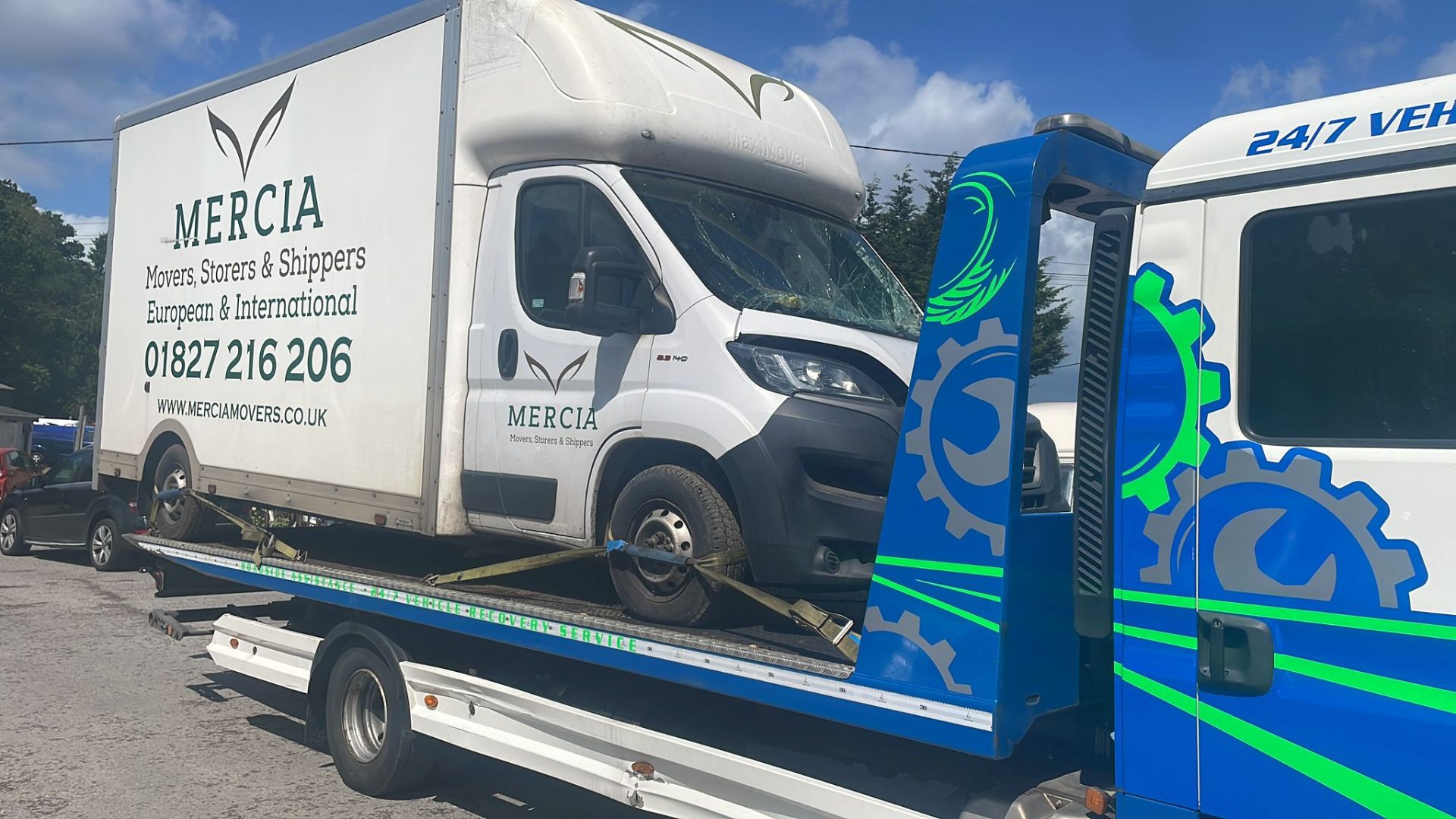 B&B Recovery loading a Mercia Movers Luton van